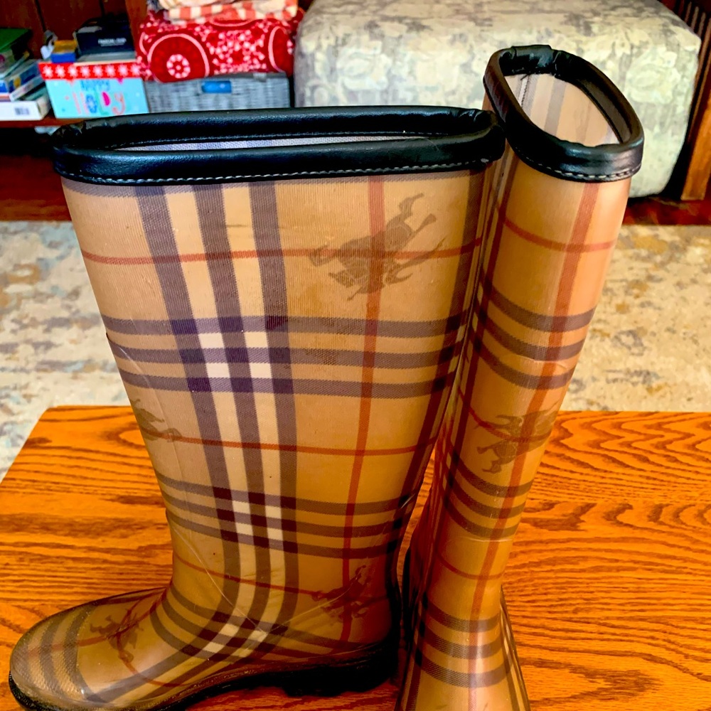 Authentic Burberry rain boots size 7